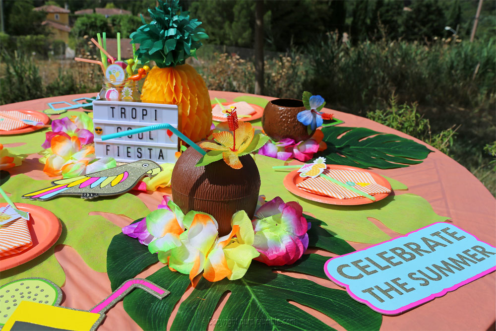 Décoration de table tropicale pour fête estivale - Purple Jumble