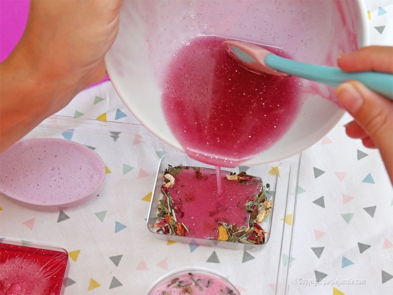 Fabriquer ses savons parfumés et colorés {DIY} - Purple Jumble